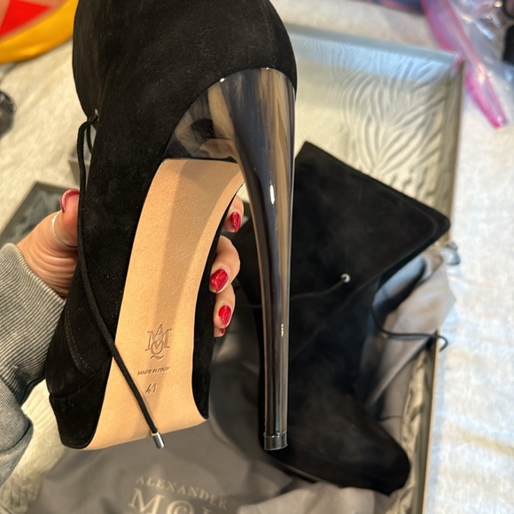 Authentic Alexander McQueen suede boots - Picture 2 of 4